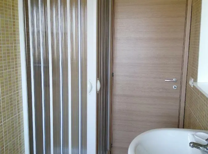 לינה וארוחת בוקר Ginevra 4*